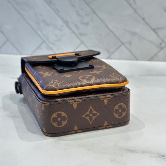 LOUIS VUITTON S-LOCK VERTICAL WALLET M82535 - Picture 4 of 7